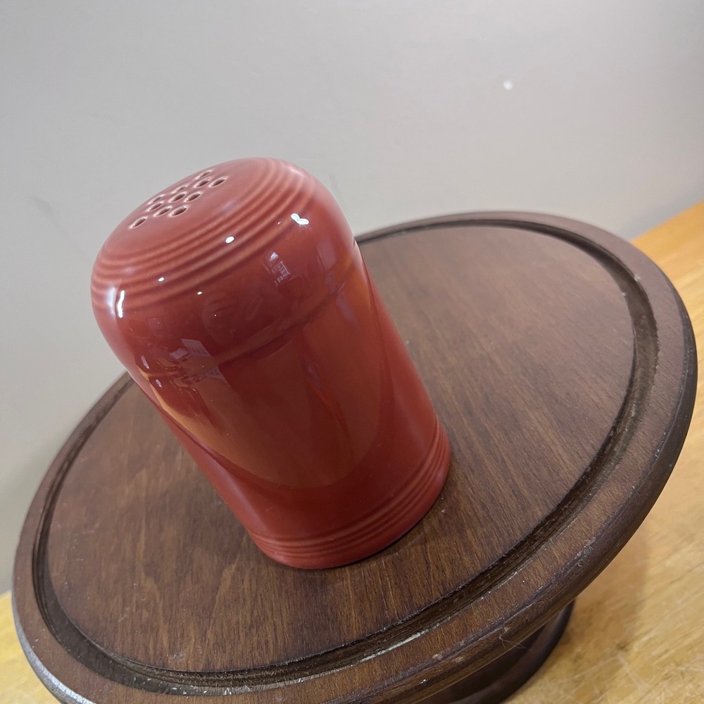 Fiesta Paprika Large Cheese Shaker Ceramic Spice Dispenser Vtg Style Second 4.5"